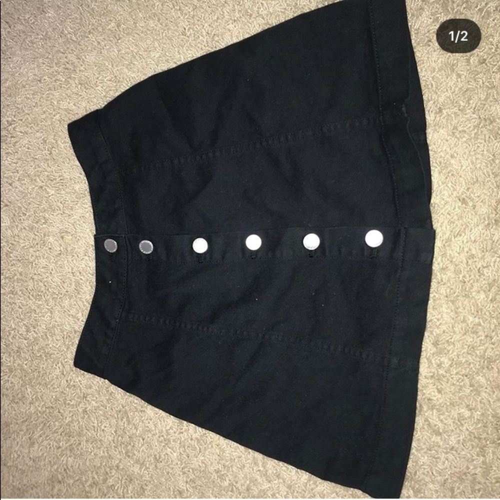 h&m button up black skirt